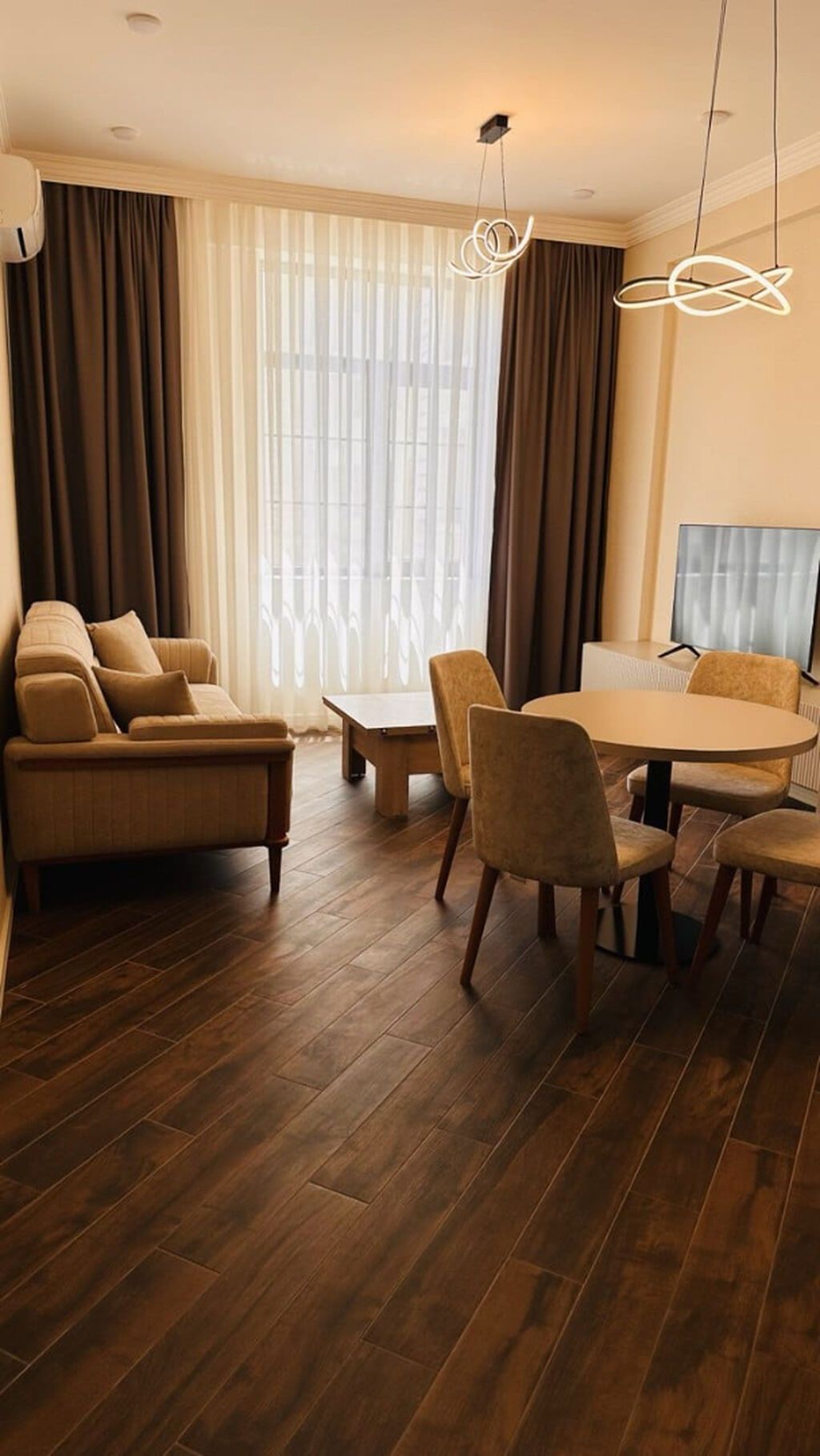 Renessans Palace yaşayış kompleksində, Elmlər Akademiyası metrosu