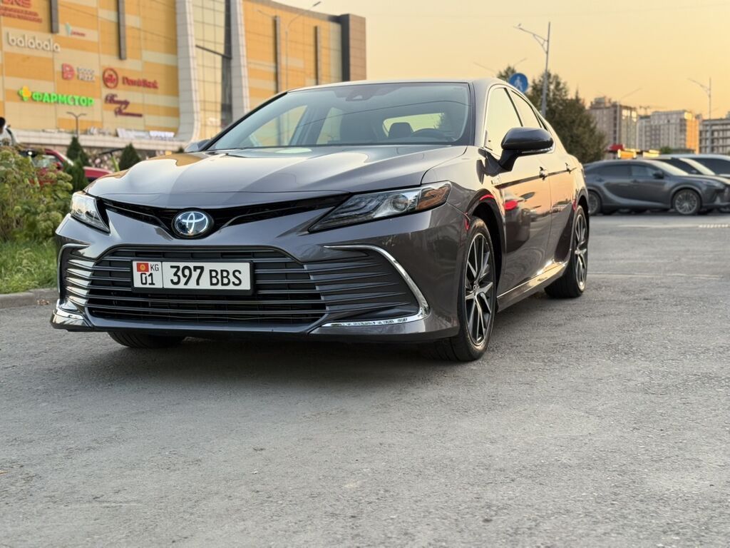 Toyota Camry: 2022 г., 2.5 л, Автомат, Гибрид, Седан: фото 8