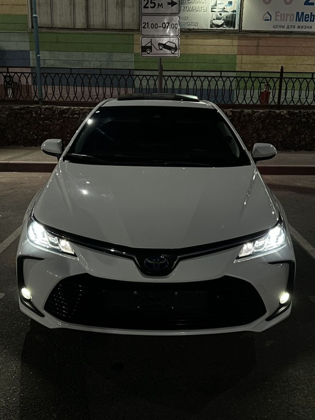 Toyota Corolla: 2022 г., 1.8 л, Вариатор, Гибрид, Седан: фото 3