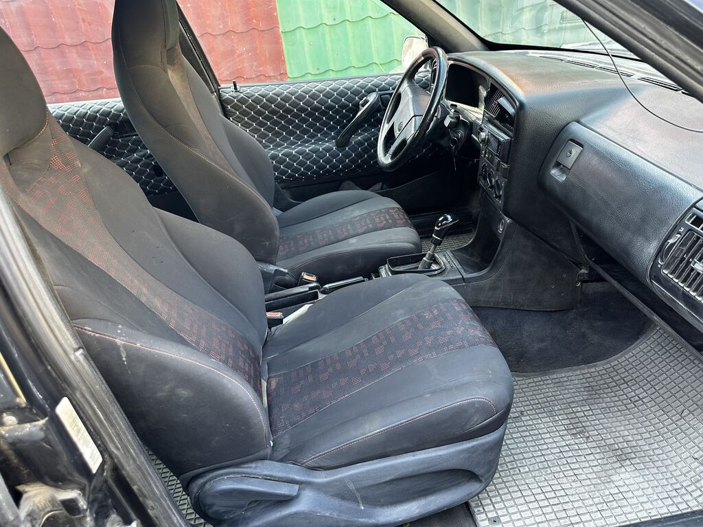 Volkswagen Passat: 1992 г., 2 л, Механика, Бензин, Седан: фото 7