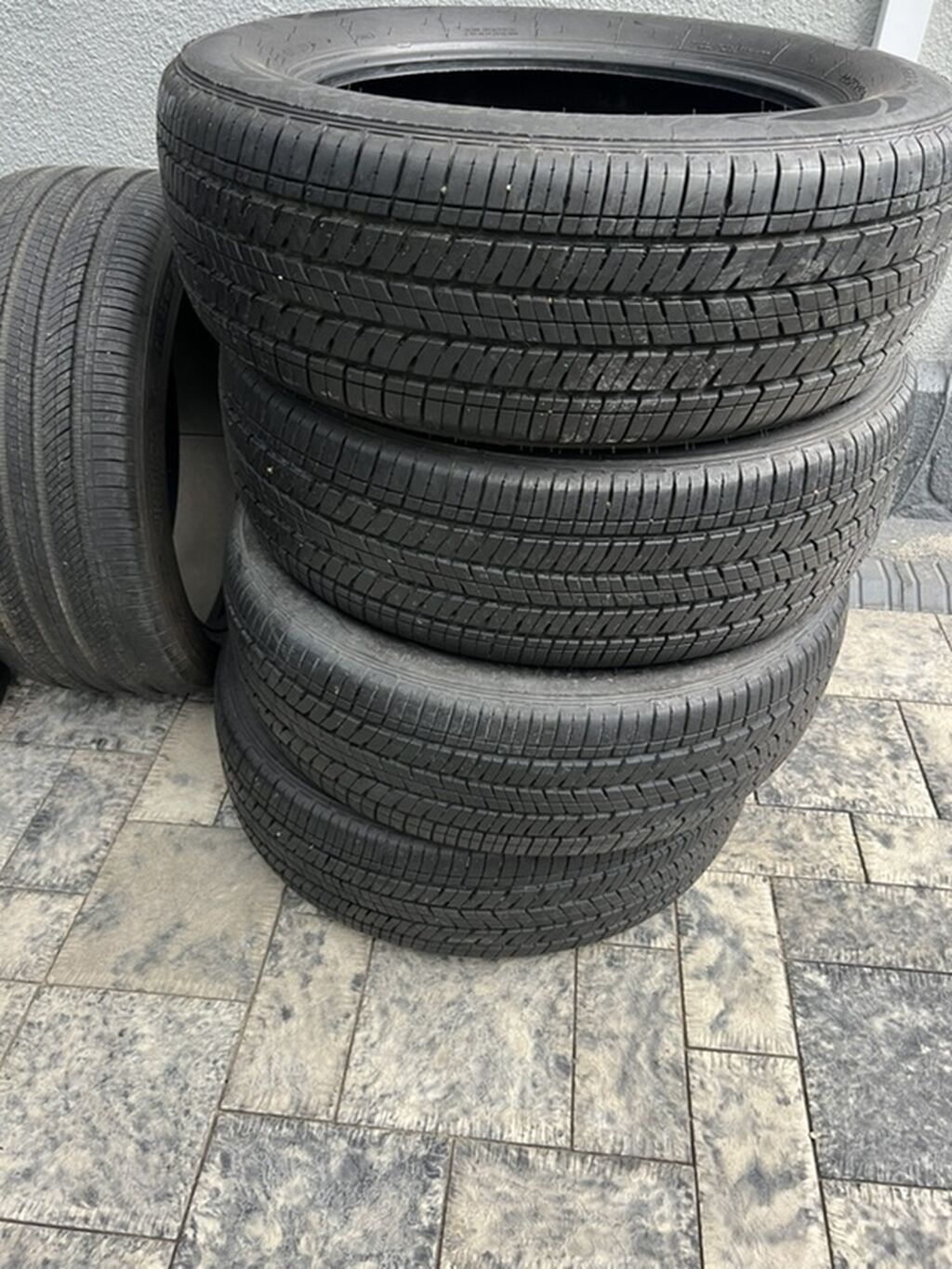 Bridgestone Dueler H/L 422 Plus — комплект шин для кроссоверов и SUV: фото 2