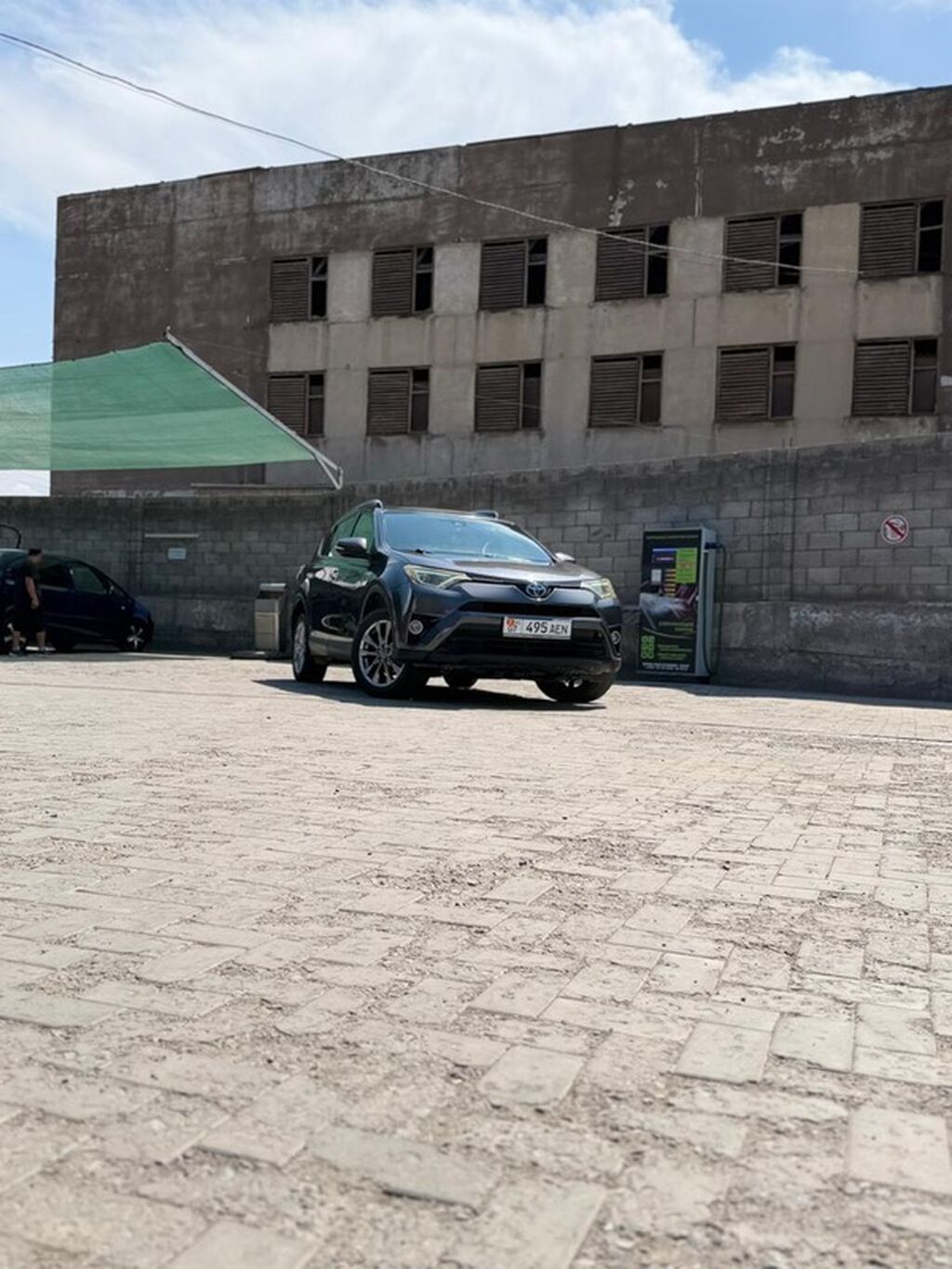 Toyota RAV4: 2017 г., 2.5 л, Автомат, Гибрид, Кроссовер: фото 2