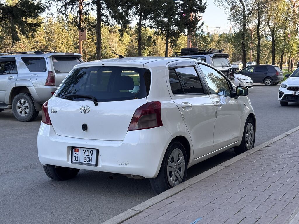 Toyota Vitz: 2005 г., 1.3 л, Вариатор, Бензин, Хэтчбэк: фото 6