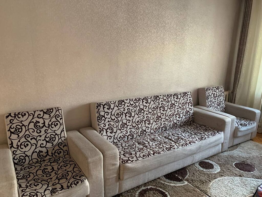 Диваны: Продаю диван с креслами в хорошем состоянии 
Цена:13000 — 1