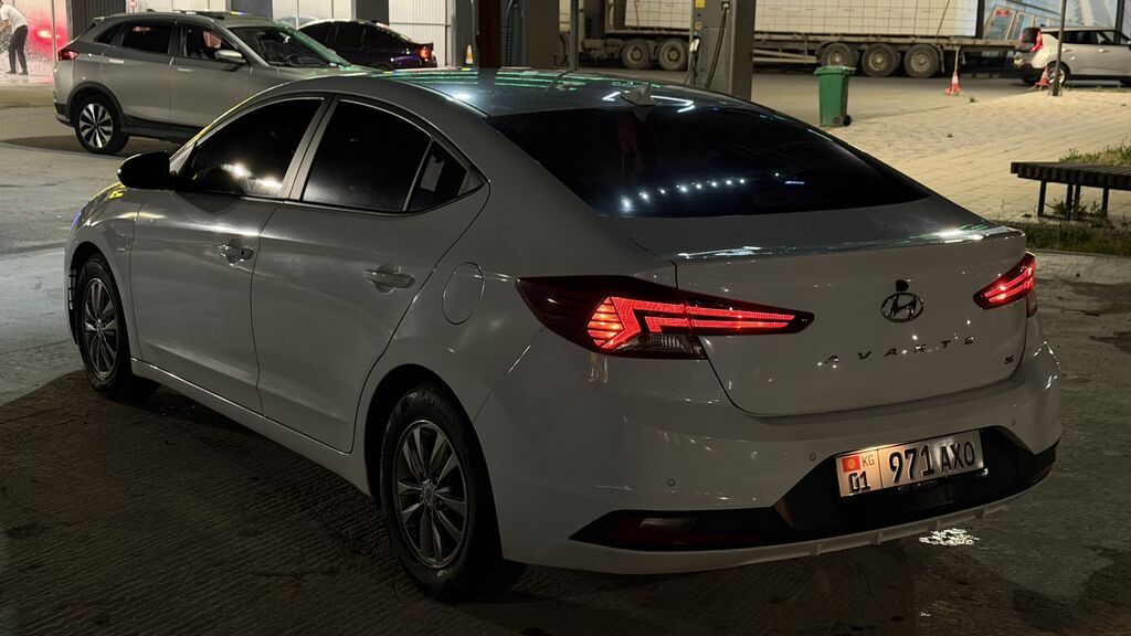Hyundai Avante: 2019 г., 1.6 л, Автомат, Бензин, Седан: фото 3