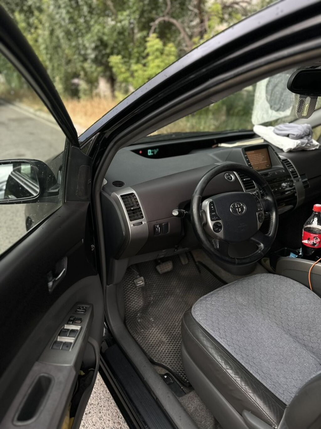 Toyota Prius: 2004 г., Автомат, Гибрид, Хэтчбэк: фото 6