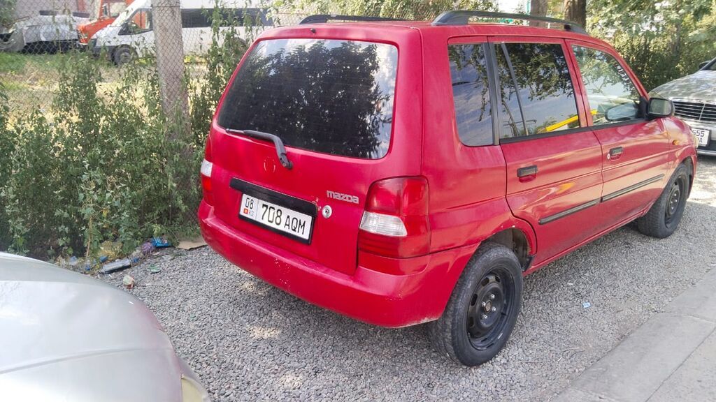 Mazda Demio: 2000 г., 1.5 л, Механика, Бензин, Хэтчбэк: фото 1