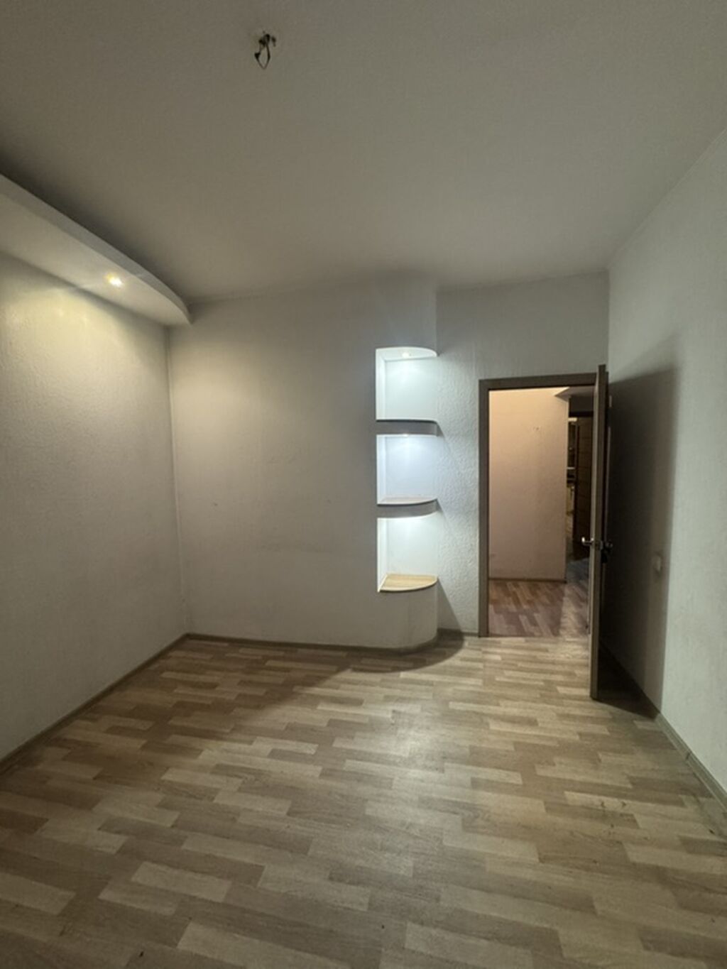 3 комнаты, 80 м², Аламедин-1 мкр 105 серия, 7 этаж, Старый ремонт: фото 2