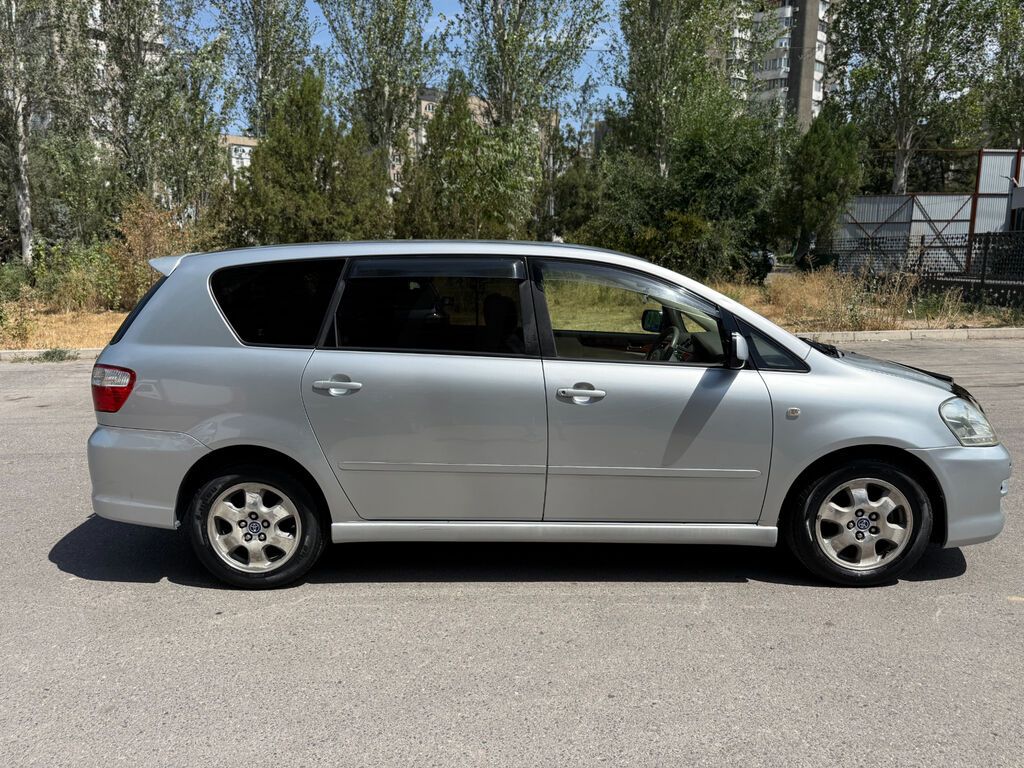 Toyota Ipsum: 2003 г., 2.4 л, Газ, Минивэн: фото 2