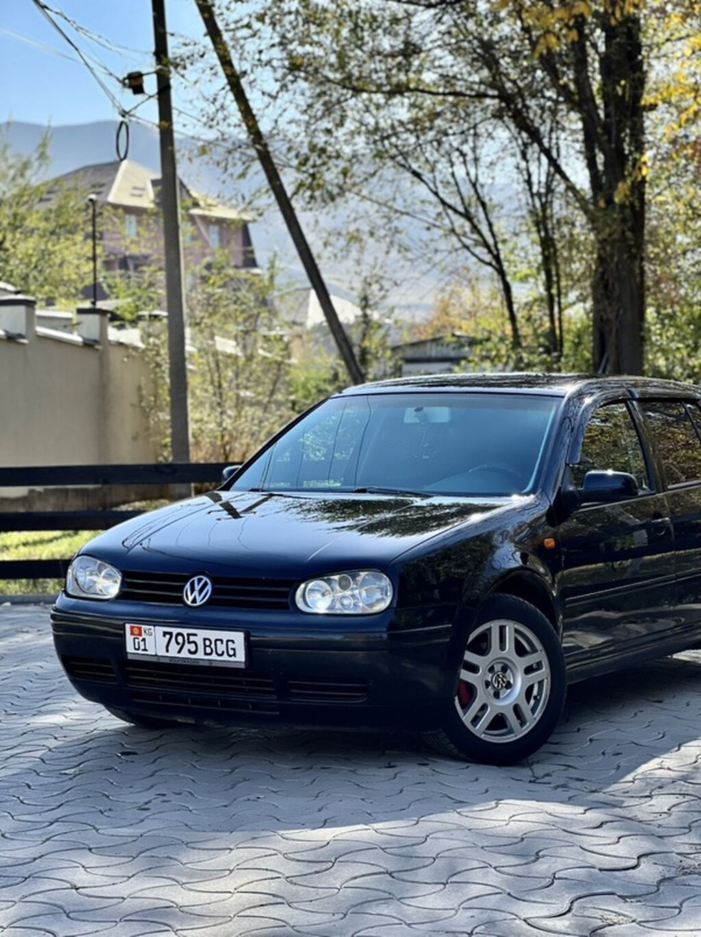 Volkswagen Golf: 2000 г., 2 л, Механика, Бензин, Седан: фото 1