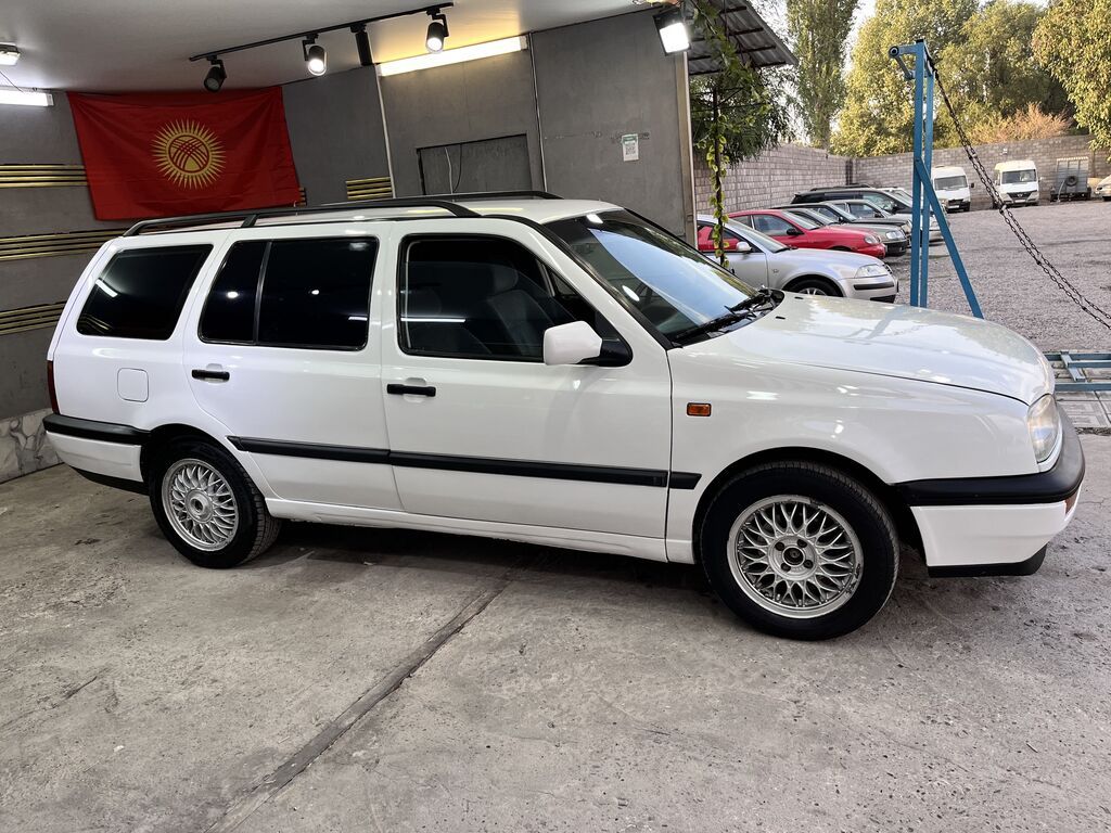 Volkswagen Golf: 1994 г., 1.8 л, Механика, Бензин, Универсал: фото 3