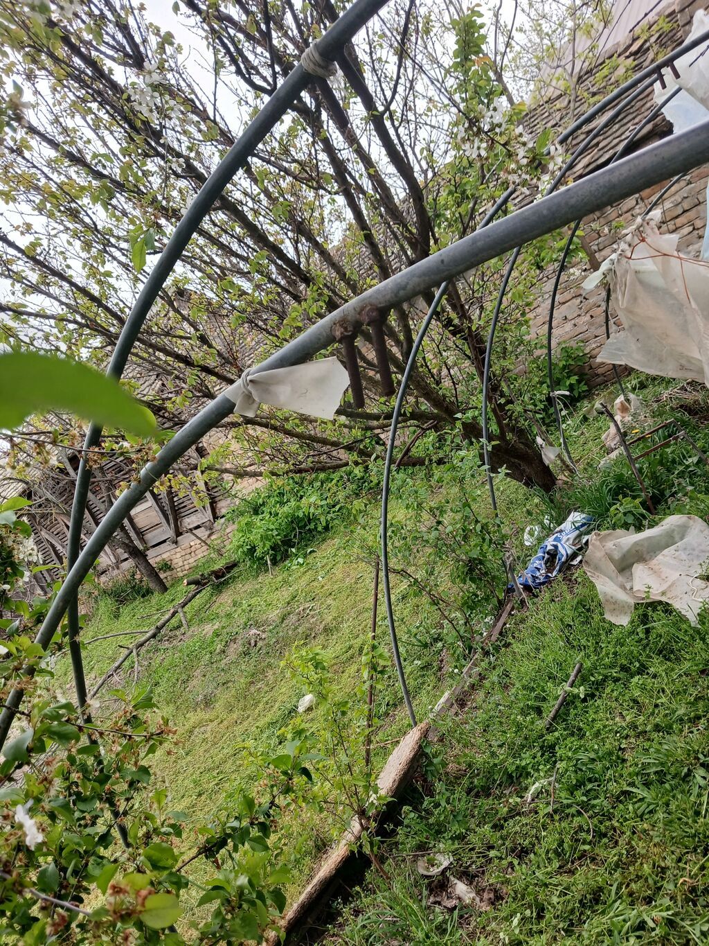 Ostala baštenska oprema: POCINKOVANE Cevi za plastenik – lukovi za konstrukciju - Metalne cevi