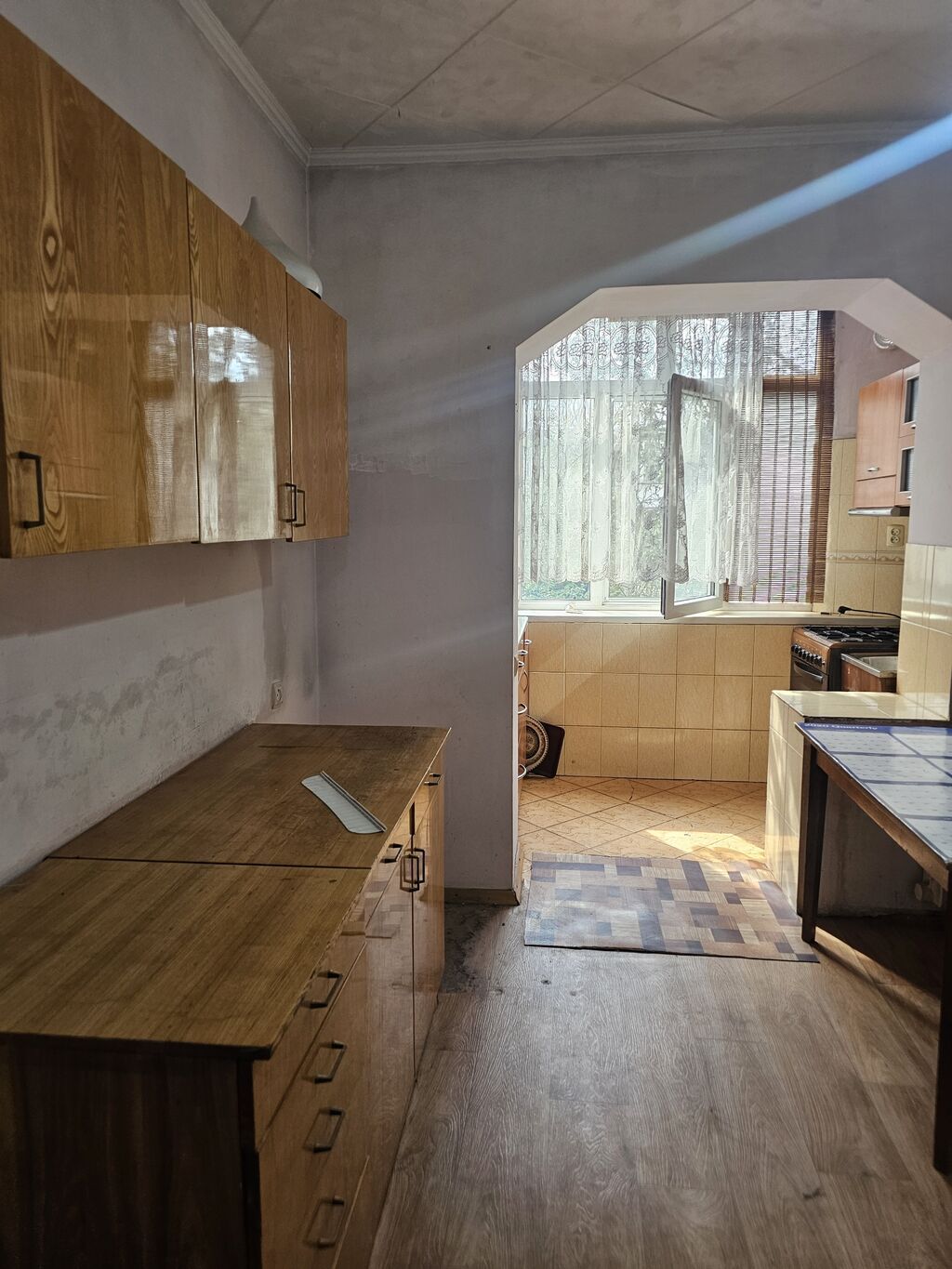 3 комнаты, 69 м², ТЦ Весна Индивидуалка, 4 этаж, Старый ремонт: фото 2