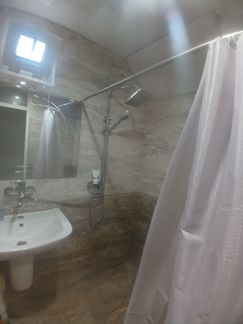 4 otaqlı mənzil – zövqlü interyer və tam mebel Xüsusiyyətlər: - Geniş