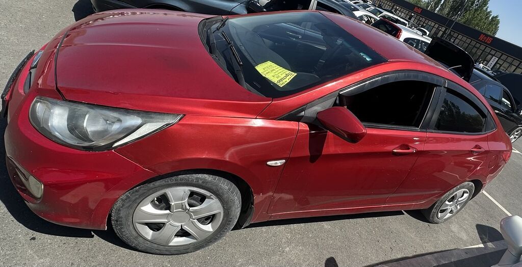 Hyundai Solaris: 2013 г., 1.4 л, Автомат, Бензин, Седан — фото 4