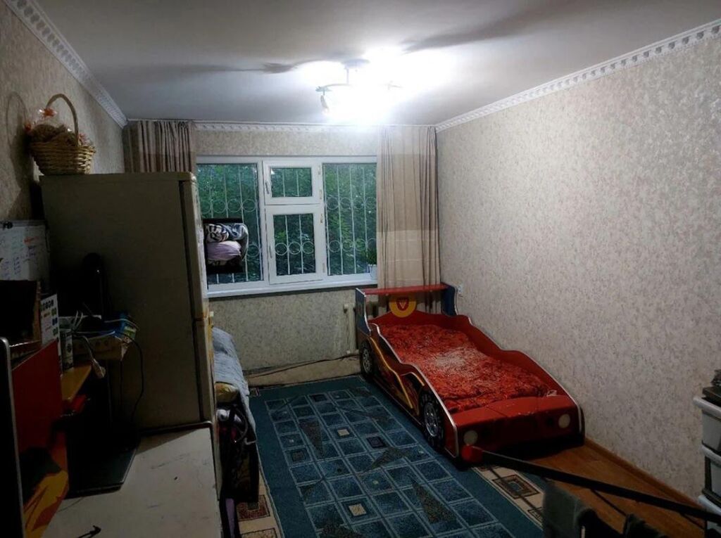 2 комнаты, 43 м², 6 мкр 104 серия, 1 этаж, Старый ремонт: фото 3
