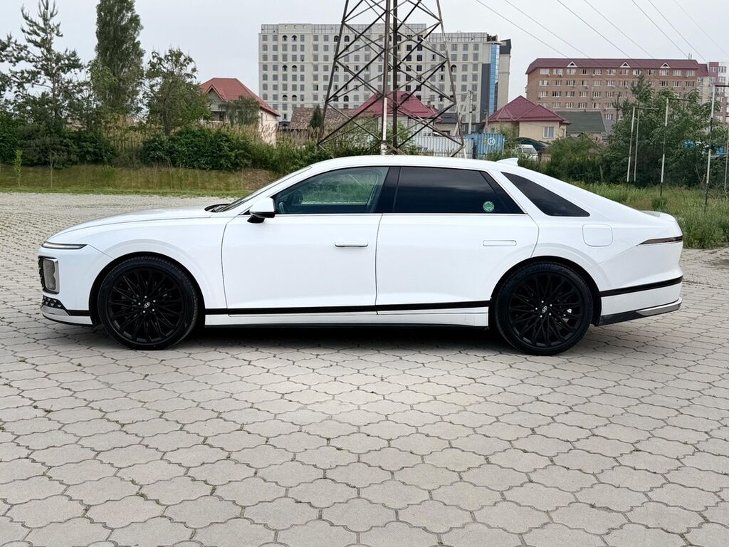 Hyundai Grandeur: 2023 г., 3.5 л, Автомат, Газ, Седан — фото 4