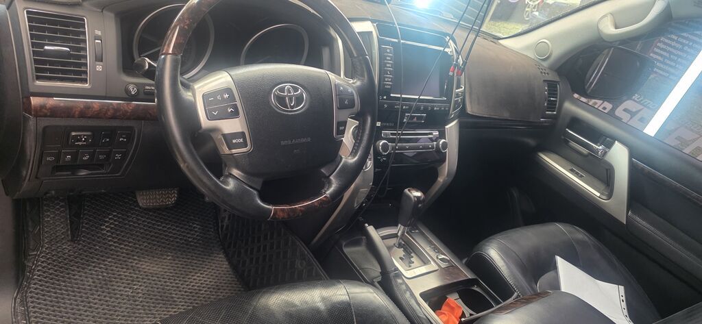 Toyota Land Cruiser: 2013 г., 4.6 л, Автомат, Бензин, Внедорожник: фото 3