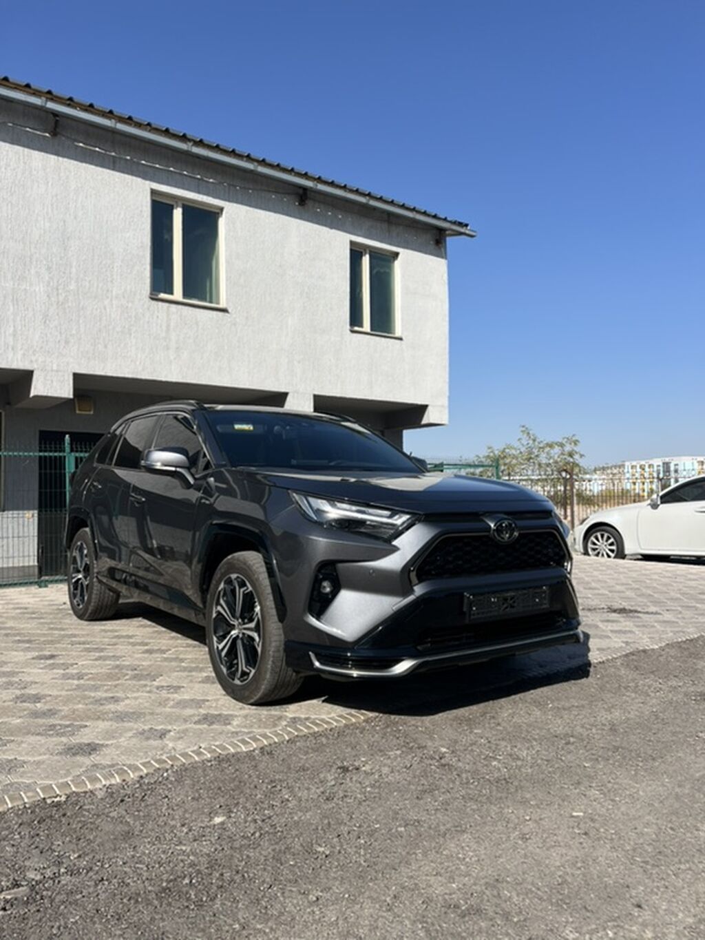 Toyota RAV4: 2025 г., 2.5 л, Гибрид, Кроссовер: фото 3