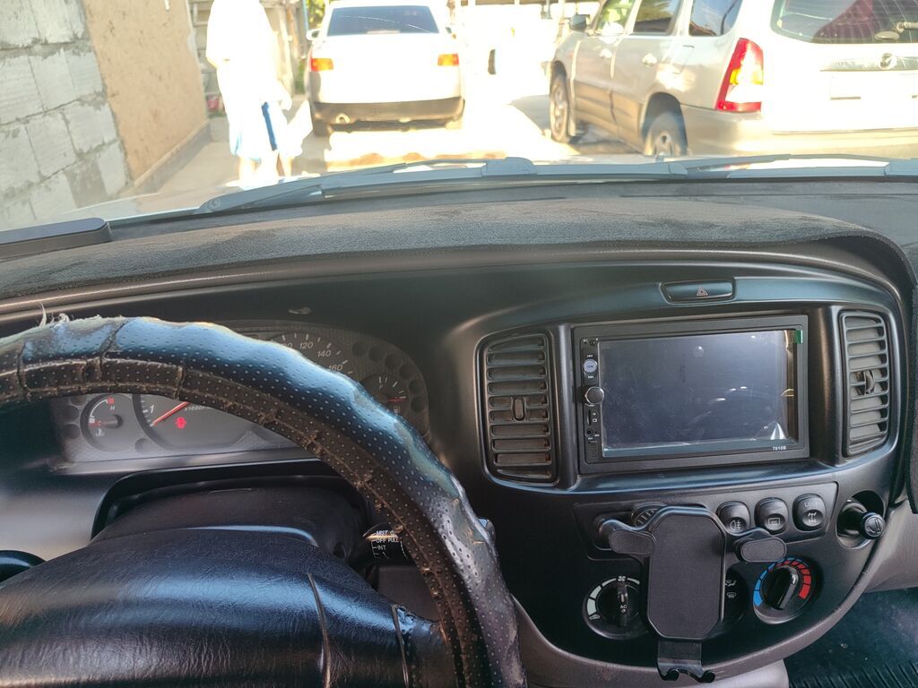 Mazda Tribute: 2002 г., 2 л, Механика, Бензин, Кроссовер: фото 7