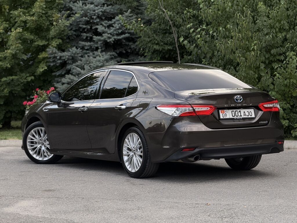 Toyota Camry: 2019 г., 2.5 л, Вариатор, Гибрид, Седан: фото 4