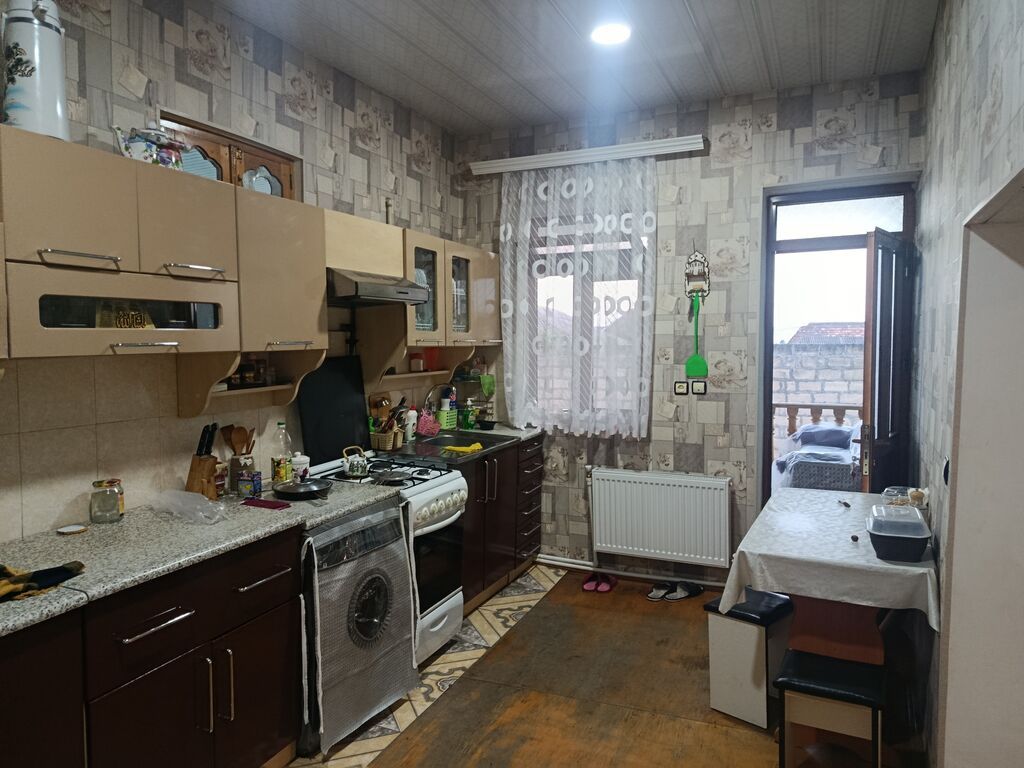 4 otaqlı, 700 kv. m, Yeni təmirli