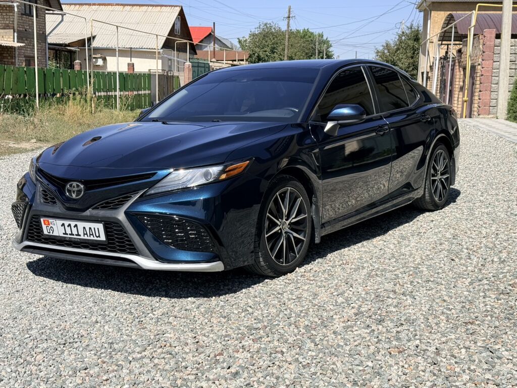 Toyota Camry: 2021 г., 2.5 л, Автомат, Бензин, Седан: фото 2