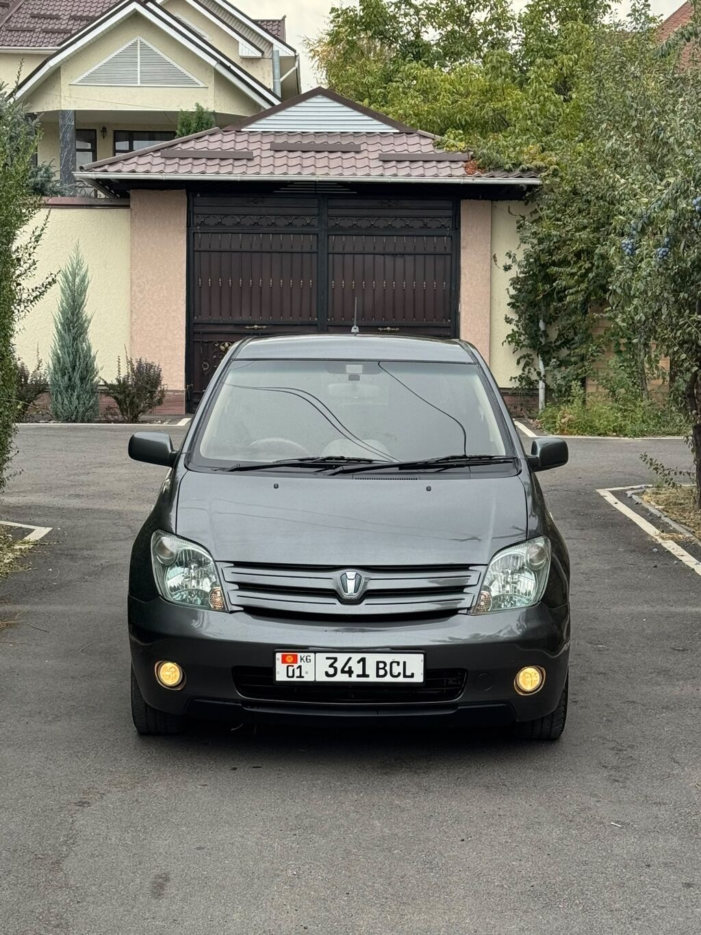Toyota Ist: 2005 г., 1.3 л, Автомат, Бензин, Хэтчбэк: фото 1