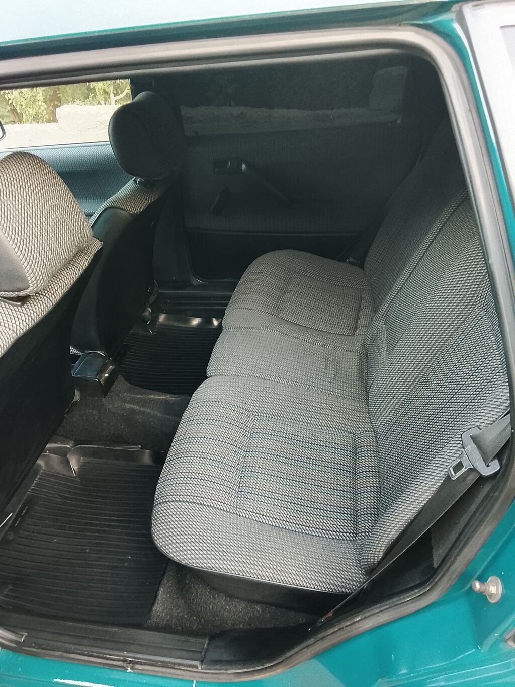 Volkswagen Passat Variant: 1992 г., 1.8 л, Механика, Бензин, Универсал: фото 7