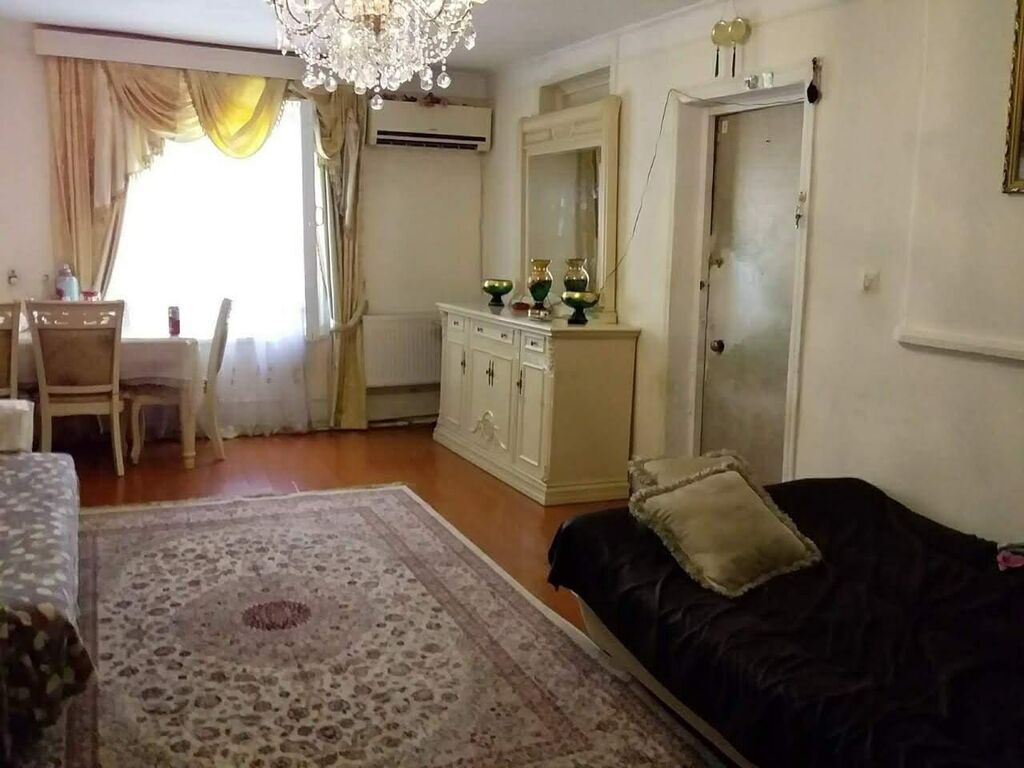 7 otaqlı, 200 kv. m, Orta təmir