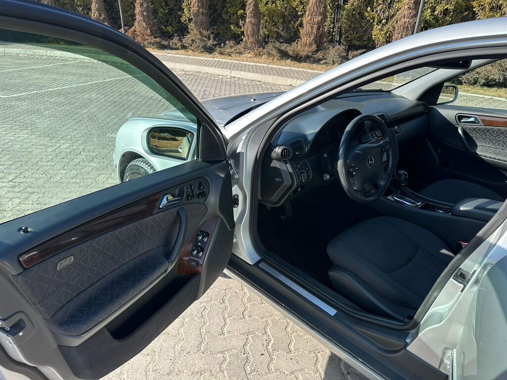 Mercedes-Benz C-Class: 2001 г., 2.6 л, Автомат, Бензин, Седан: фото 3