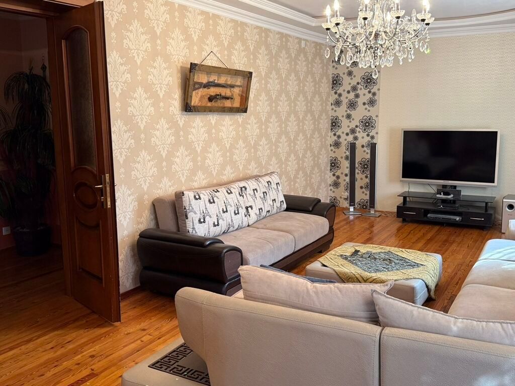 Ceyranbatan, 330 kv. m, 6 otaqlı, Kombi, Qaz, Su