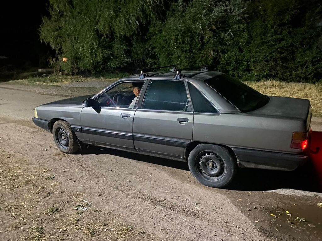 Audi 100: 1988 г., Механика, Бензин, Седан: фото 3