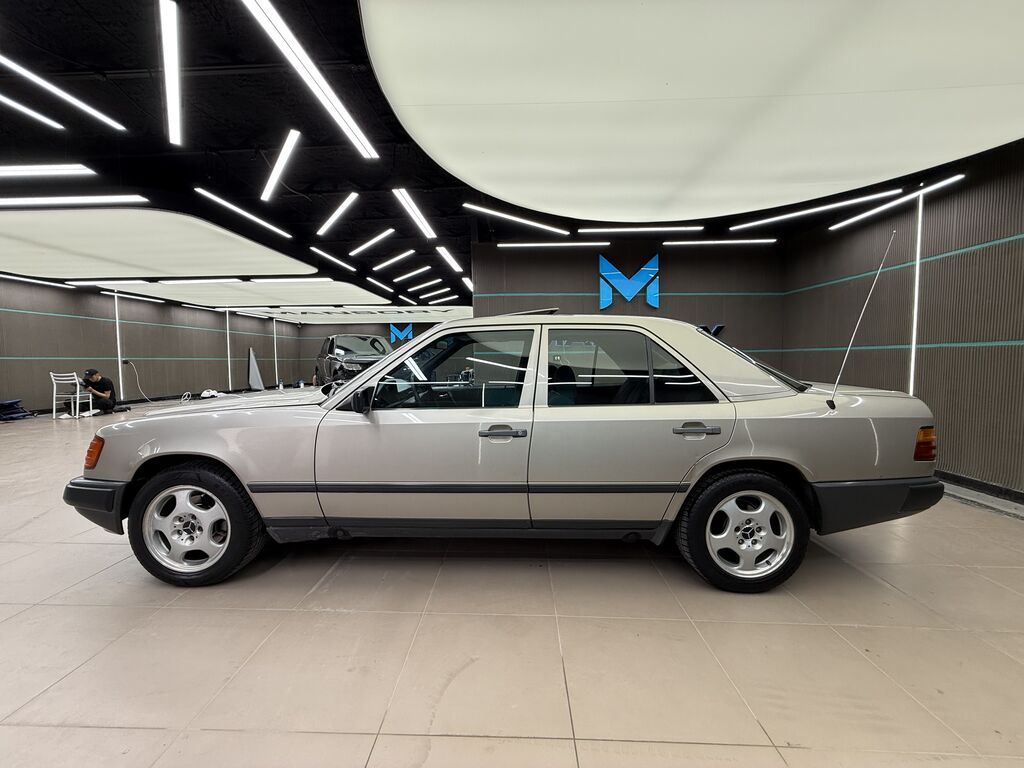 Mercedes-Benz W124: 1988 г., 2.3 л, Механика, Бензин, Седан: фото 7