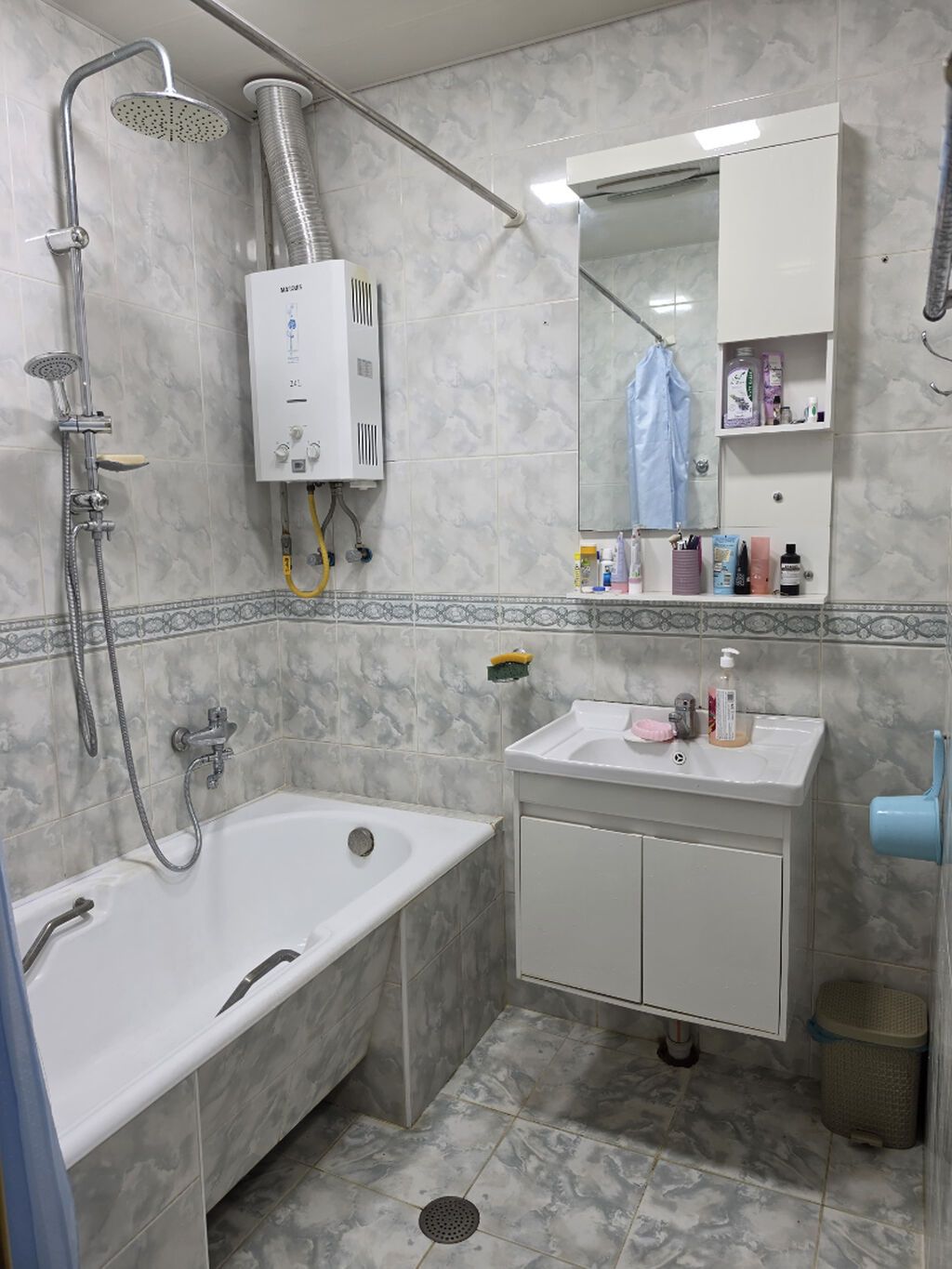 Bakı, 3 otaqlı, Köhnə tikili, m. Nəsimi, 74 kv. m