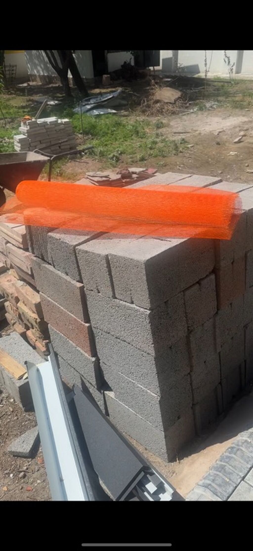 Отдам даром пескоблок кирпичи камни