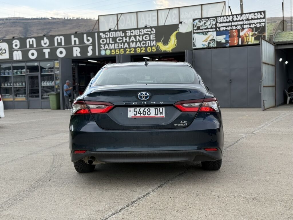 Toyota Camry: 2021 г., 2.5 л, Вариатор, Гибрид, Седан: фото 4