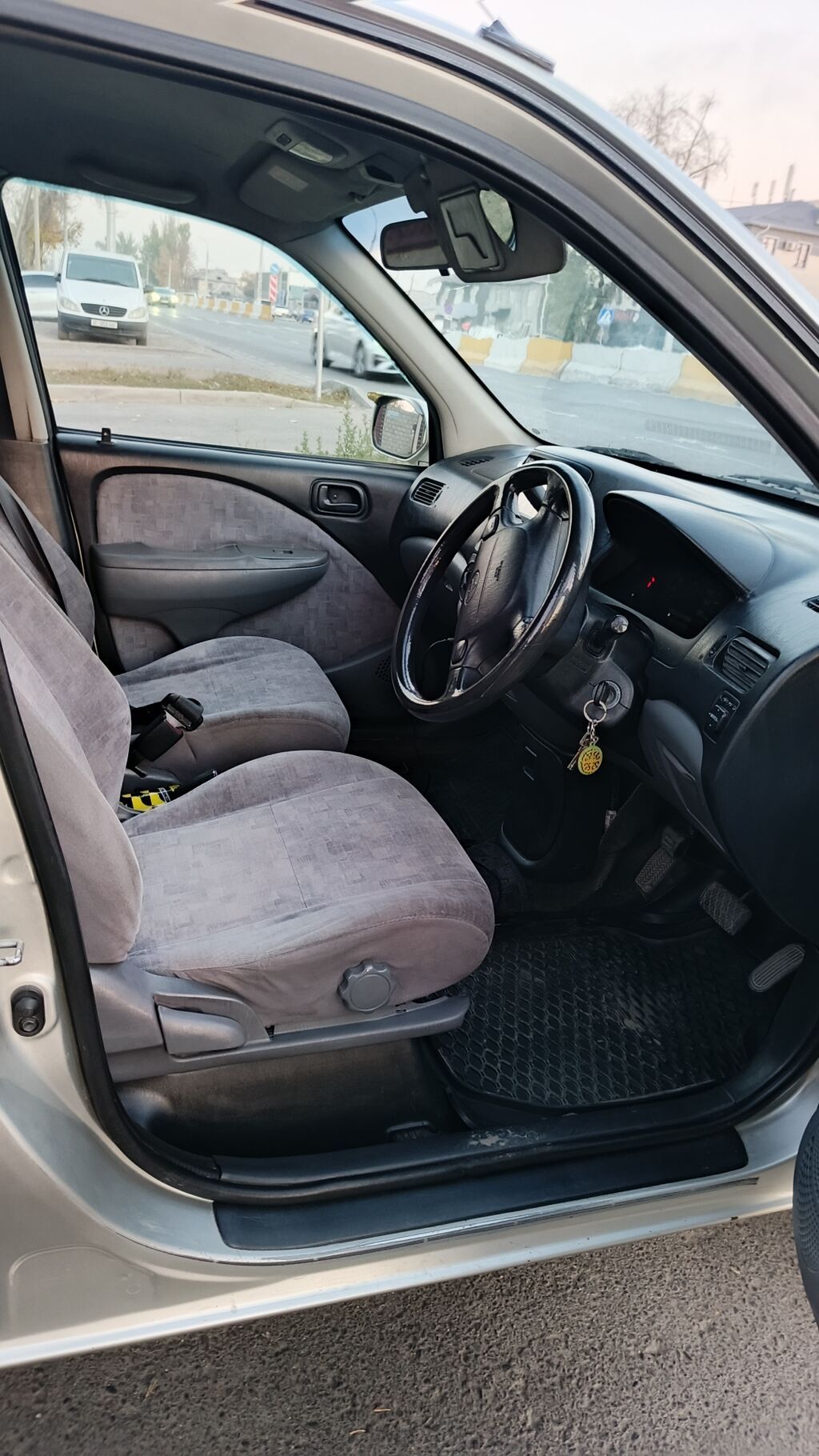 Toyota Raum: 2000 г., 1.5 л, Автомат, Бензин, Минивэн: фото 7
