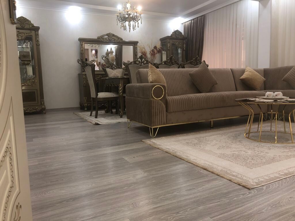 Bakı, Bakıxanov qəs., 5 otaqlı, Köhnə tikili, m. Neftçilər, 120 kv. m