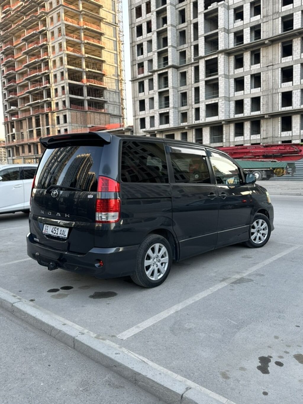 Toyota Noah: 2005 г., 2 л, Автомат, Бензин, Минивэн: фото 3