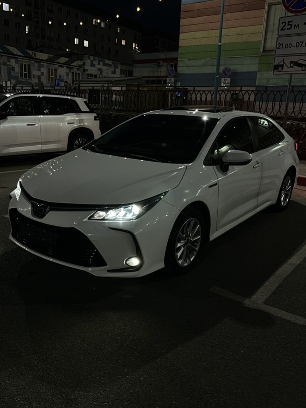 Toyota Corolla: 2022 г., 1.8 л, Вариатор, Гибрид, Седан: фото 2
