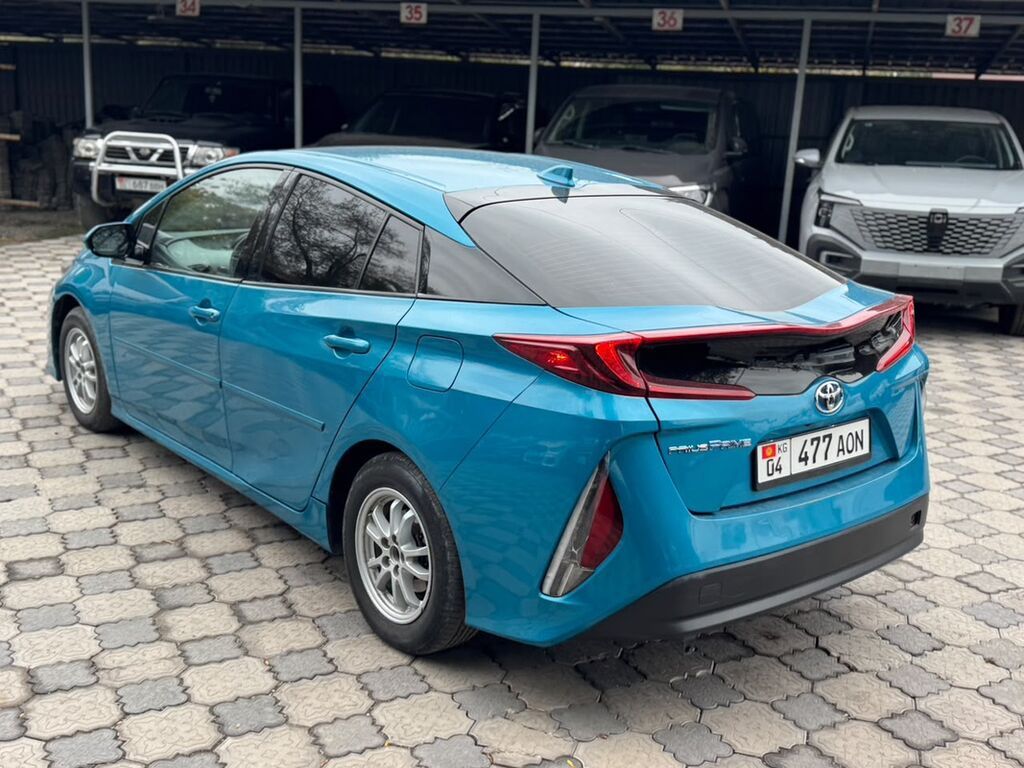 Toyota Prius: 2017 г., 1.8 л, Вариатор, Гибрид, Лифтбек: фото 3