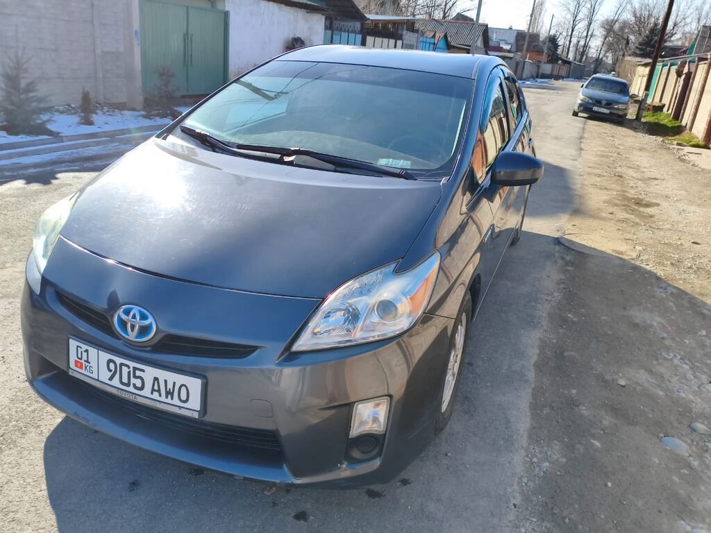 Toyota Prius: 2011 г., 1.8 л, Вариатор, Гибрид, Хэтчбэк: фото 2