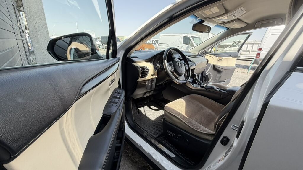 Lexus NX: 2016 г., 2 л, Автомат, Бензин, Кроссовер: фото 6