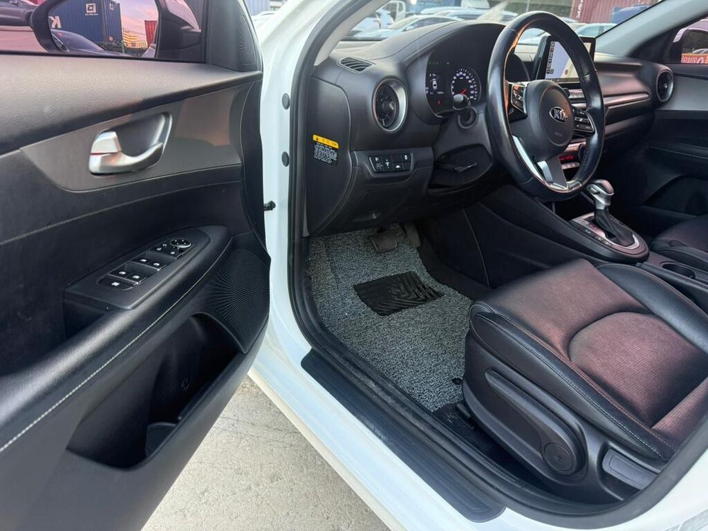 Kia K3: 2020 г., 1.6 л, Автомат, Бензин, Седан: фото 8