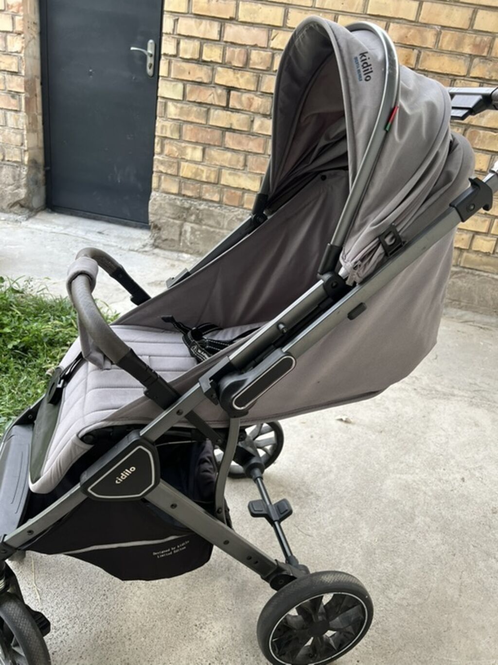 Прогулочная коляска Kidilo (серый цвет) Состояние отличное!нет: фото 3