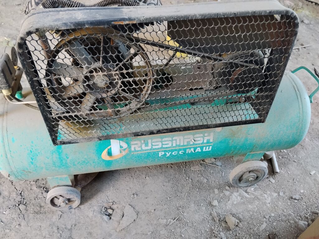 Поршневой воздушный компрессор RUSSMASH (РуссМаш), передвижной на: фото 1
