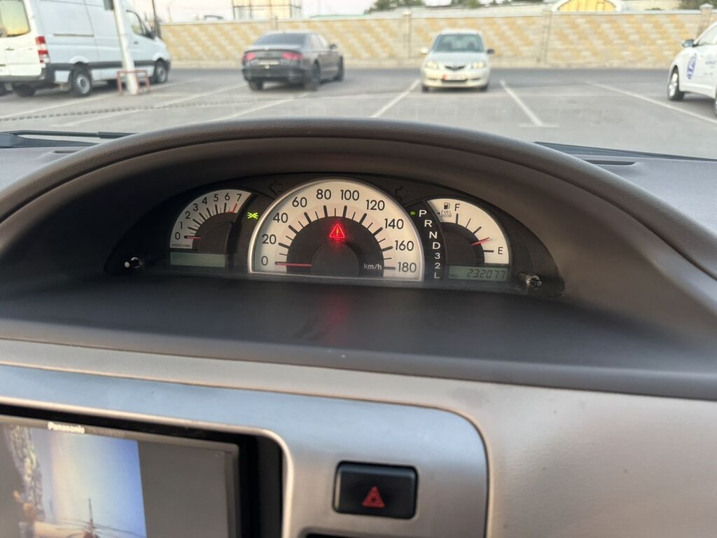 Toyota Raum: 2003 г., 1.5 л, Автомат, Бензин, Минивэн: фото 7