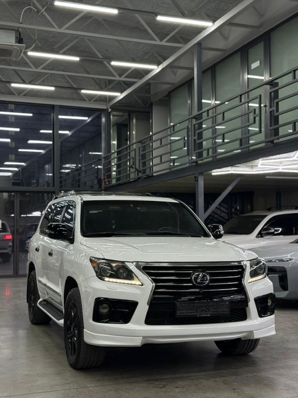 Lexus LX: 2015 г., 5.7 л, Автомат, Бензин, Внедорожник: фото 2