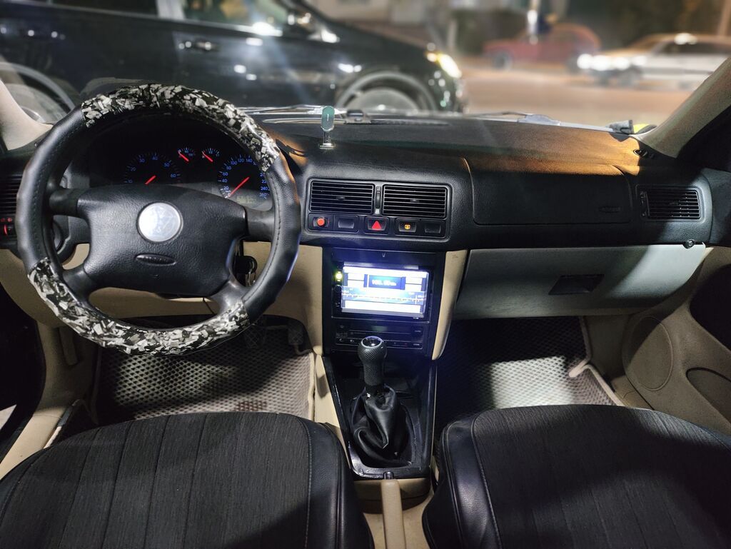 Volkswagen Golf: 1998 г., 2 л, Механика, Бензин, Хэтчбэк: фото 5